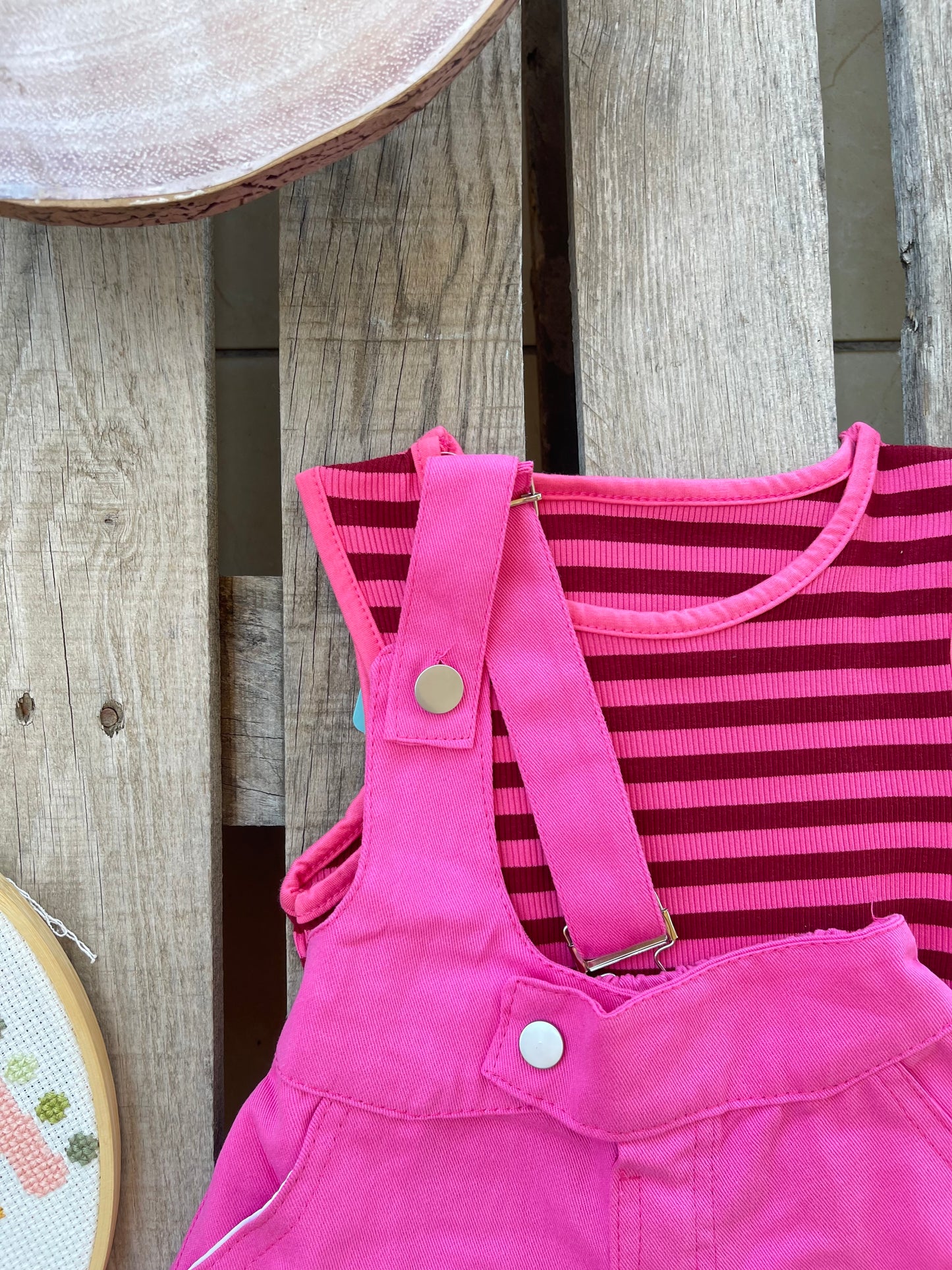 Pinky one shoulder set